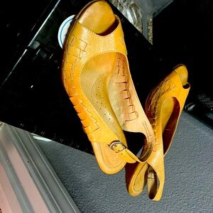 Naya strap heels with peep toe nude